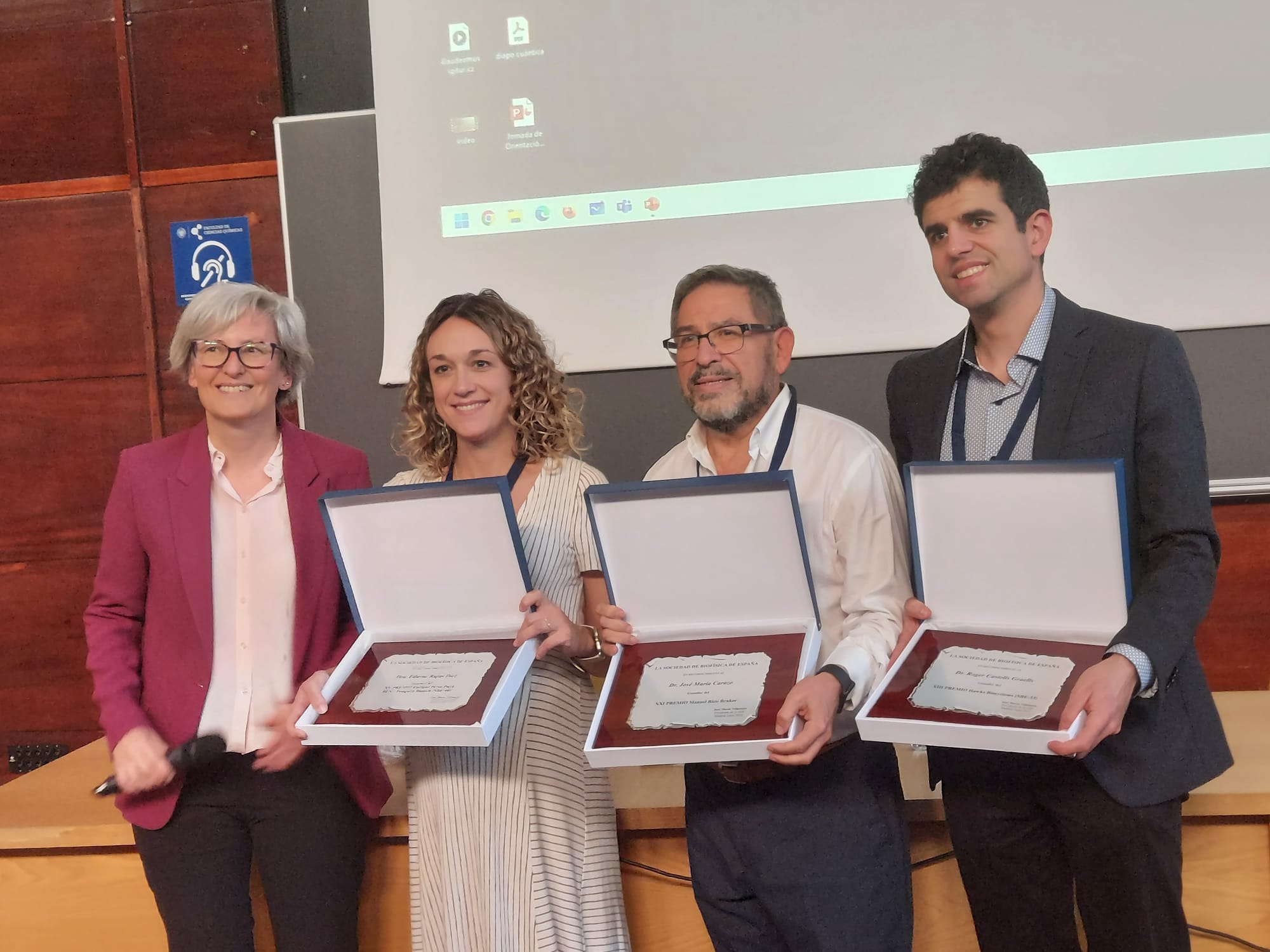 Edurne Rujas receives the "Enrique Pérez-Payá–Prospera Biotech & BCN Peptides" award for young researchers in biophysics