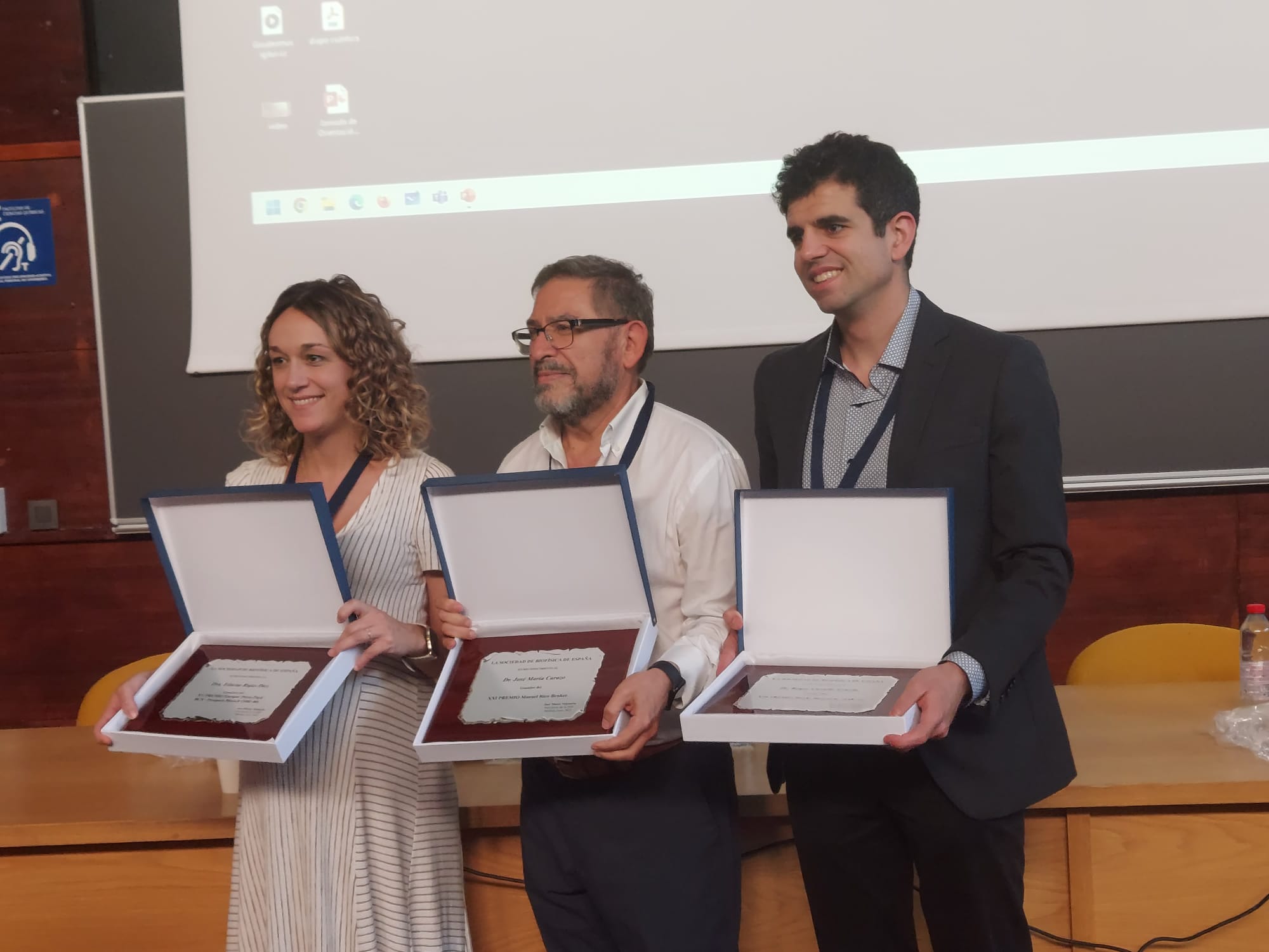 Edurne Rujas receives the "Enrique Pérez-Payá–Prospera Biotech & BCN Peptides" award for young researchers in biophysics