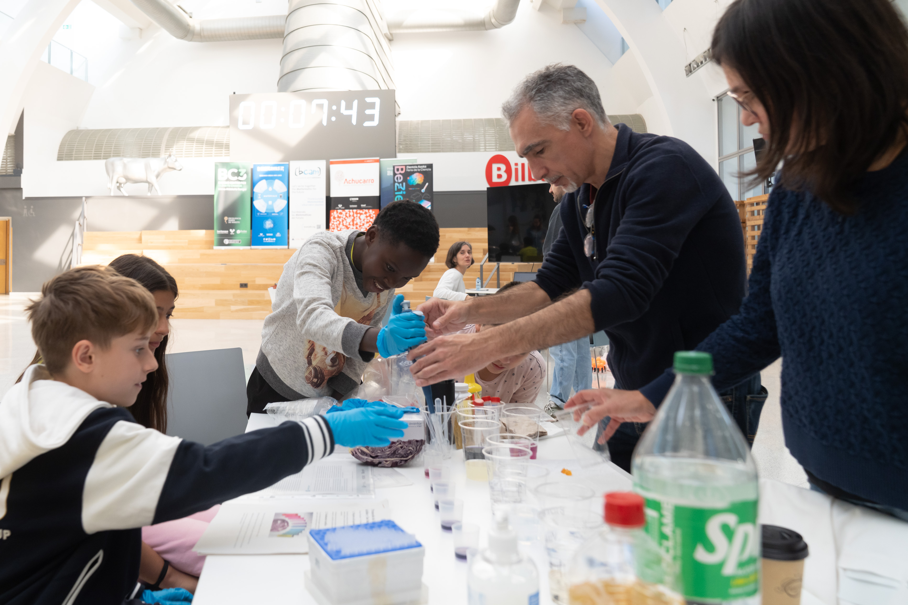 The Instituto Biofisika brings science to more than 250 schoolchildren in a new edition of BeZientzia