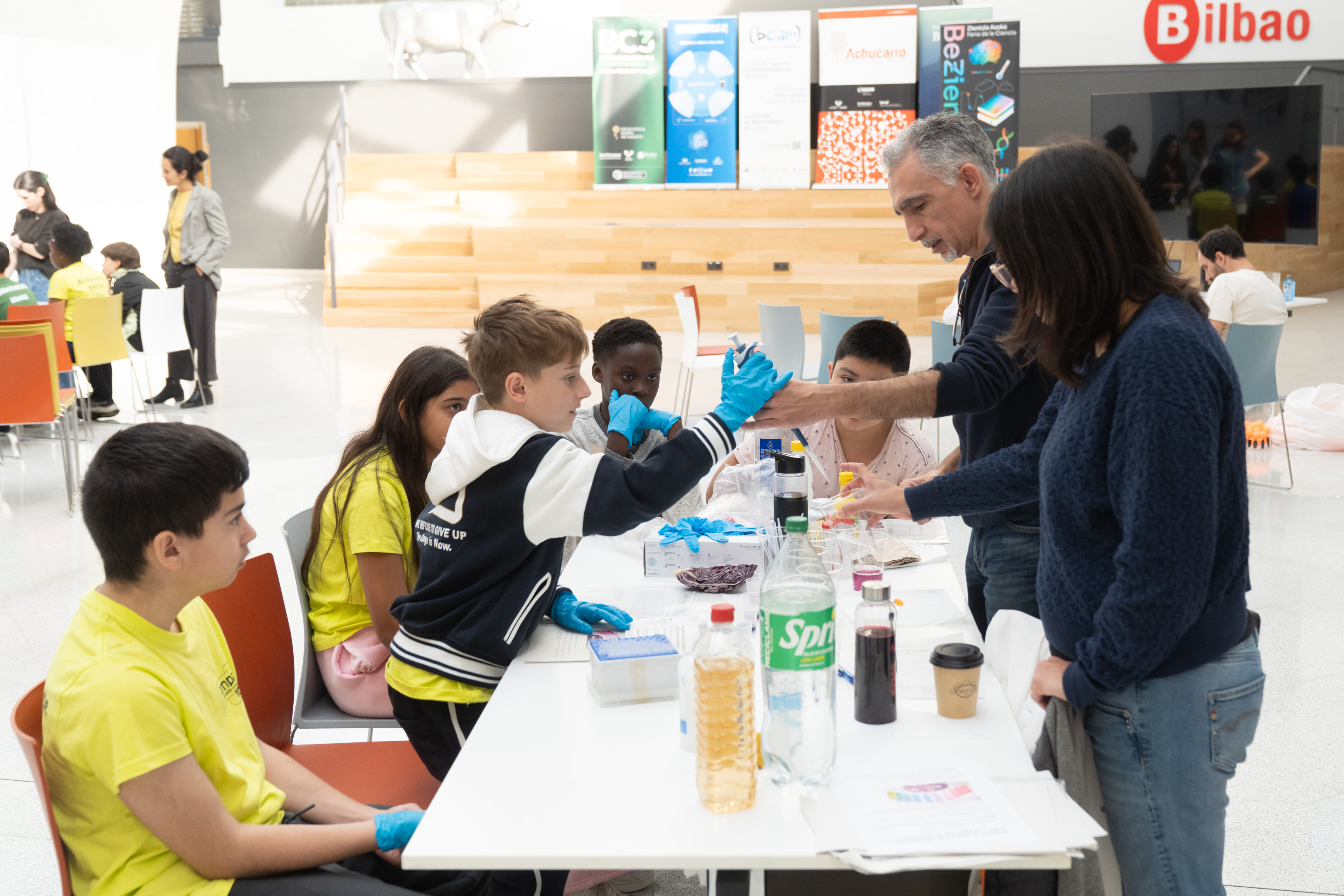 The Instituto Biofisika brings science to more than 250 schoolchildren in a new edition of BeZientzia